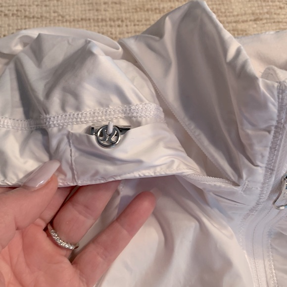 Lululemon white windbreaker jacket size 4 - Picture 9 of 10